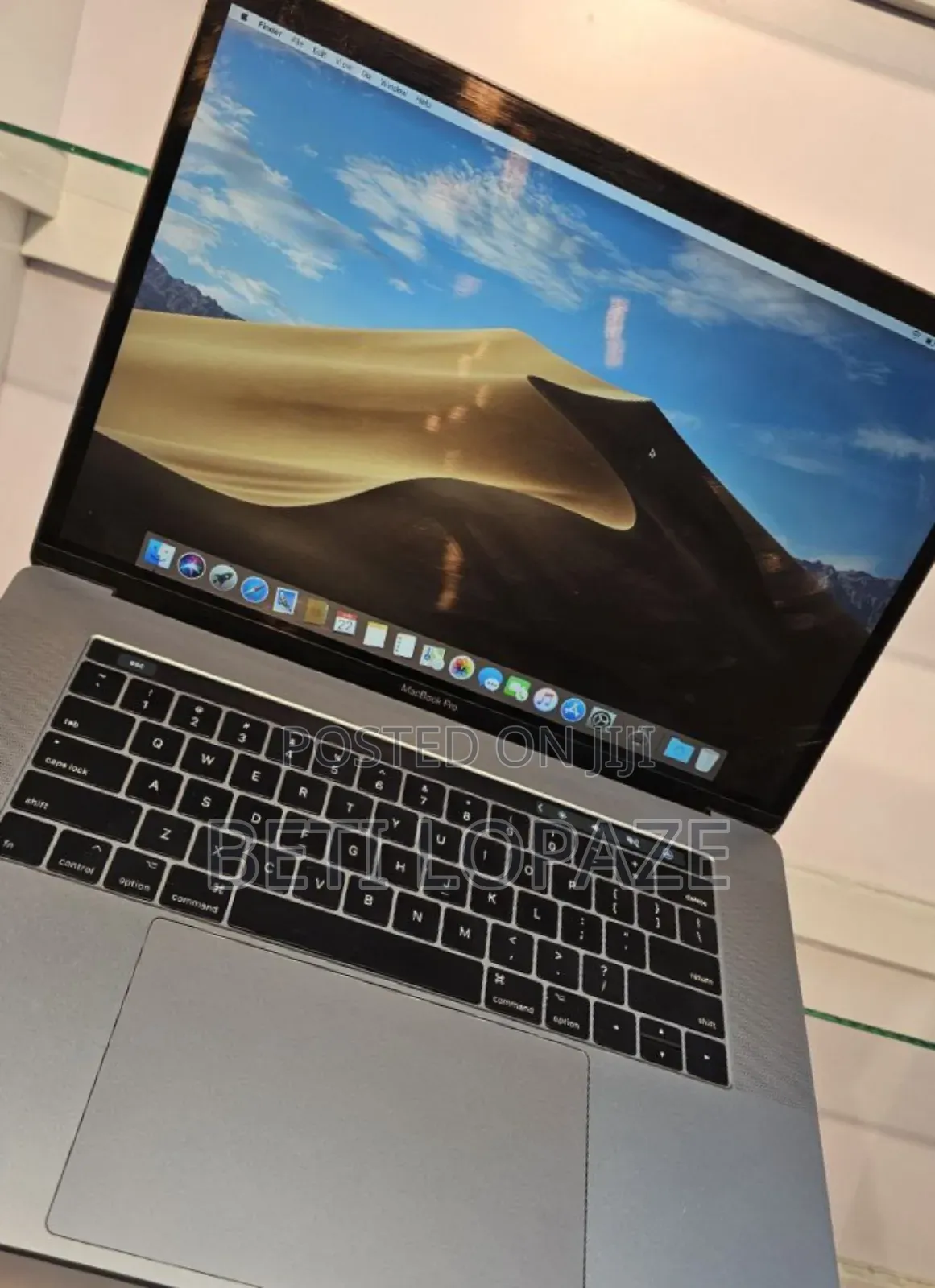 New Laptop Apple MacBook Pro 2017 16GB Intel Core I7 SSD 250GB