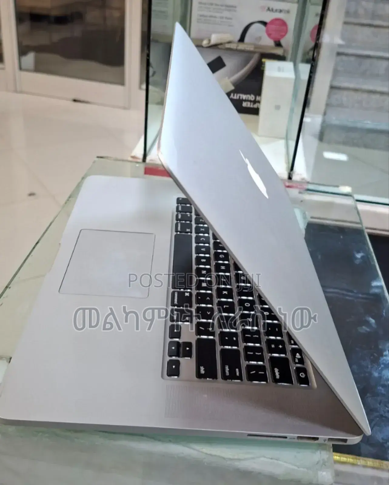 New Laptop Apple MacBook Pro 2015 16GB Intel Core I7 SSD 256GB