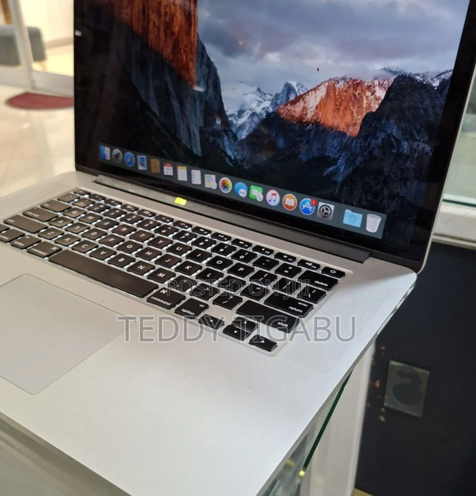 New Laptop Apple MacBook Pro 16GB Intel Core I7 SSD 256GB