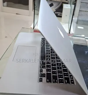 New Laptop Apple MacBook Pro 2015 16GB Intel Core I7 SSD 256GB