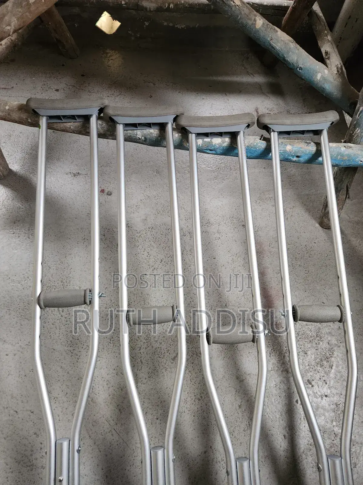 Crutches的遊crutches前面crutches四處axillary Bilateral Crutches