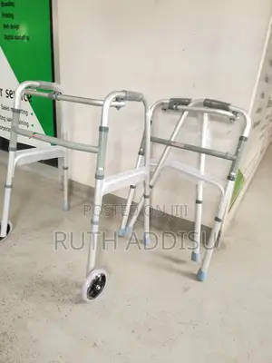 Photo - Foldable Walker起初medical Walker旨我medical Walker藥品walker New