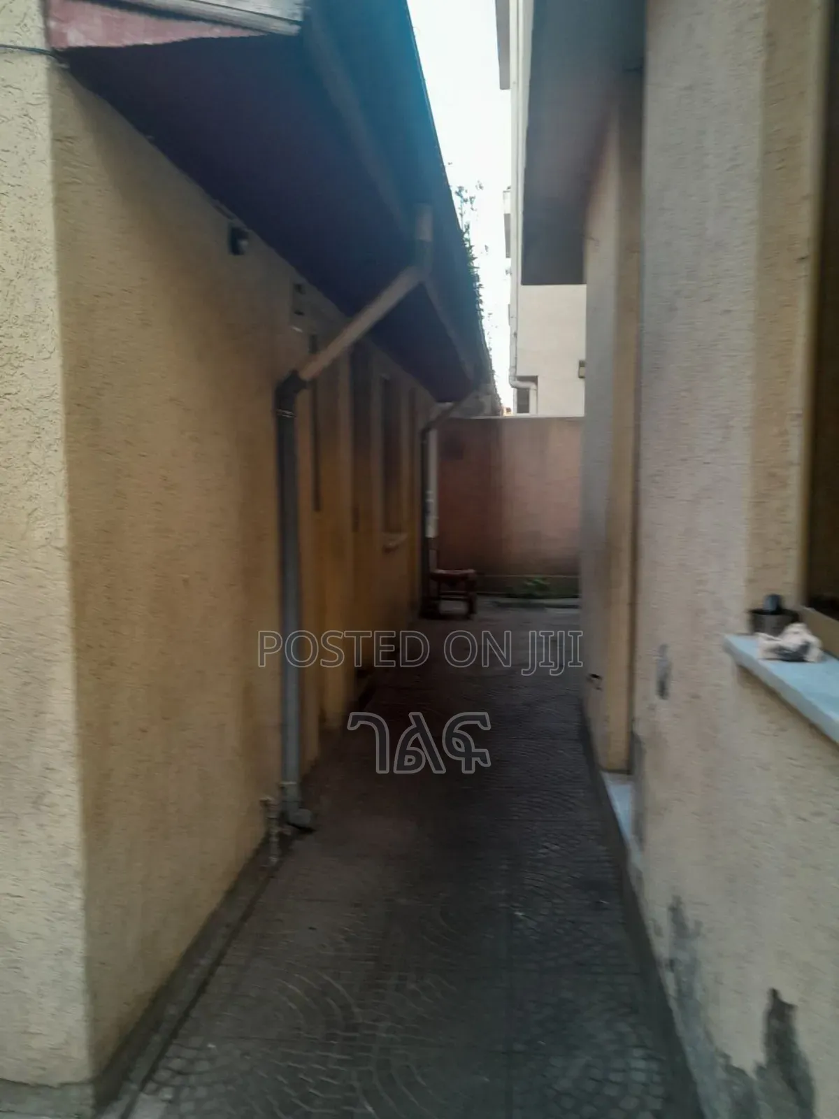 7bdrm House in የሰንሻይን ሪልስቴት Resale, Bole for sale