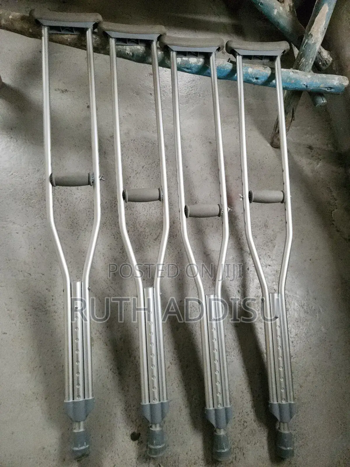 Crutches藥廠axillary Bilateral Crutches半年crutches由人crutches