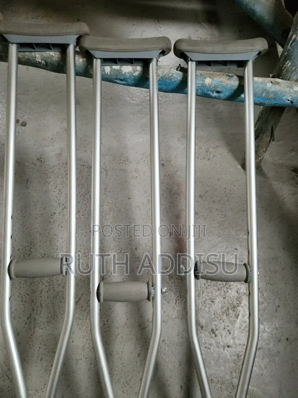 Crutches只是crutches藥房crutches四月axillary Crutches出生crutches