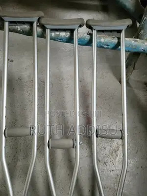 Crutches只是crutches藥房crutches四月axillary Crutches出生crutches