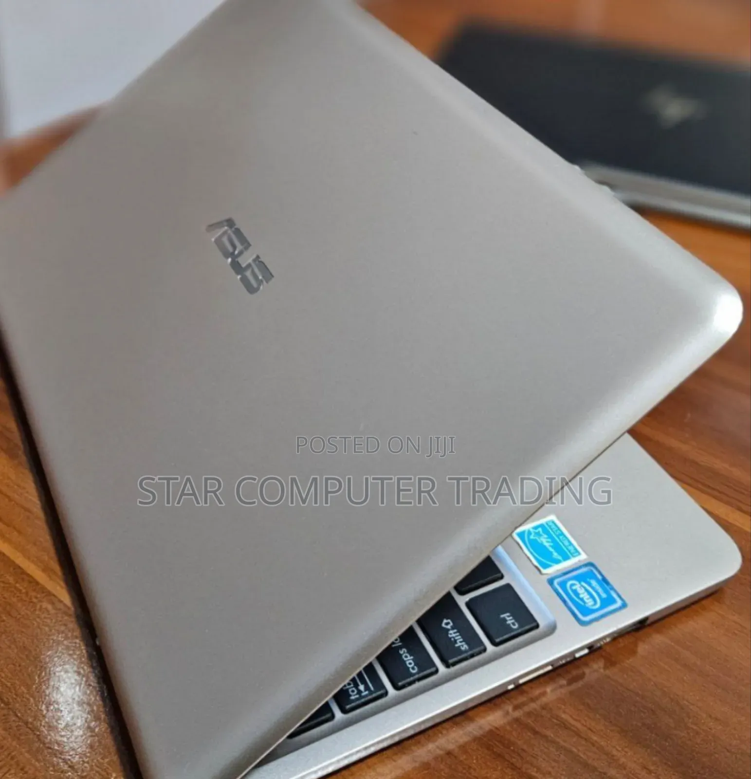 New Laptop Asus 1015E 2GB Intel Core 2 Quad SSD 32GB