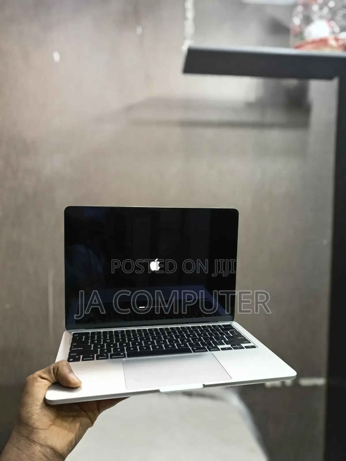 New Laptop Apple MacBook Air 2022 M2 8GB Apple M2 SSD 256GB