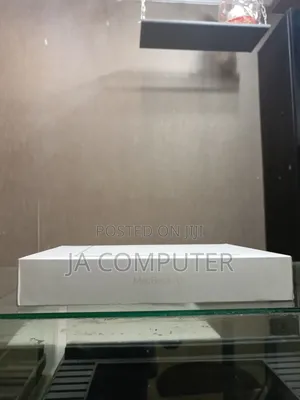 New Laptop Apple MacBook Air 2022 M2 8GB Apple M2 SSD 256GB