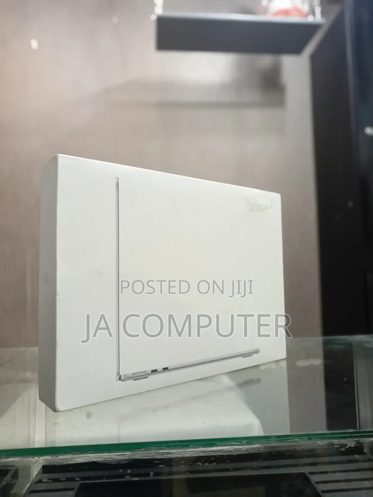 New Laptop Apple MacBook Air 2022 M2 8GB Apple M2 SSD 256GB