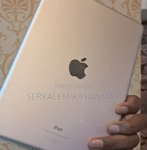 Photo - New Apple iPad 3 Wi-Fi 64 GB Silver