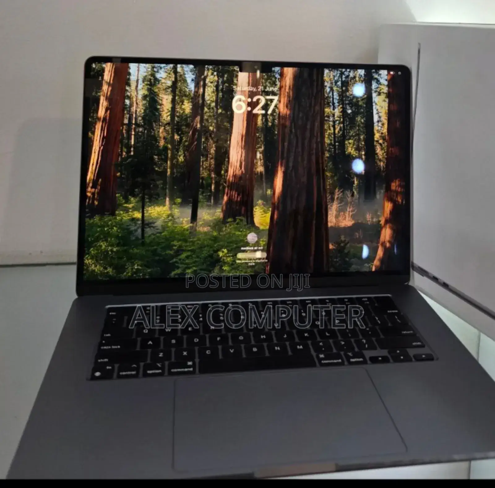 New Laptop Apple MacBook Air 2024 M3 15-Inch 8GB Apple M3 SSD 256GB