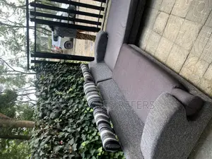 Photo - Best Quality Used Sofa With Center Table