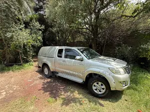 Photo - Toyota Hilux 3.0 D-4D 4x4 2014 Brown