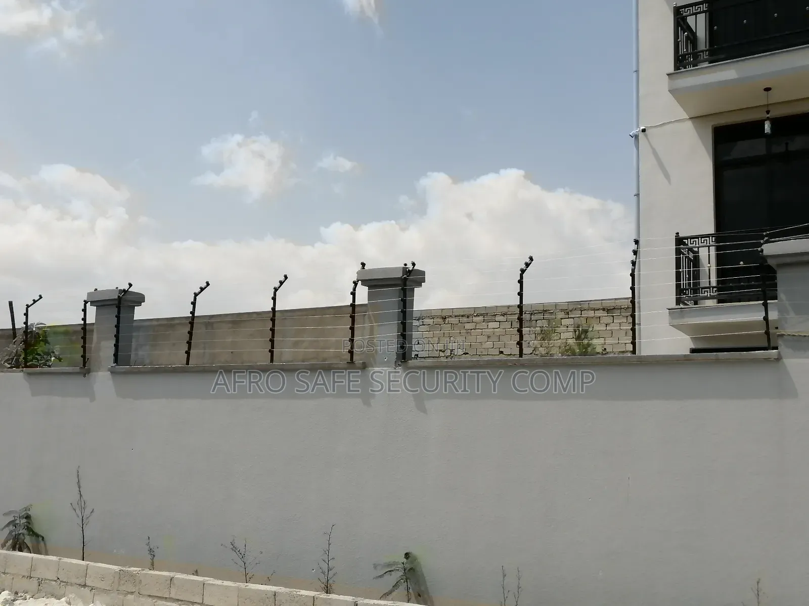 Electric Fence አደገኛ አጥር