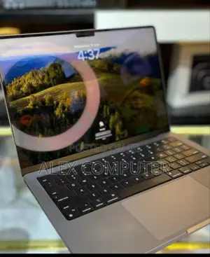 New Laptop Apple MacBook Pro 2023 M3 14-Inch 16GB Apple M3 SSD 1T