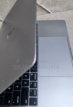 New Laptop Apple MacBook Pro 2017 16GB Intel Core I5 SSD 256GB