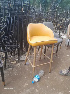 Photo - የካፌ የሬስቶራንት የሆቴል የባር ወምበርና ጠረጼዛ