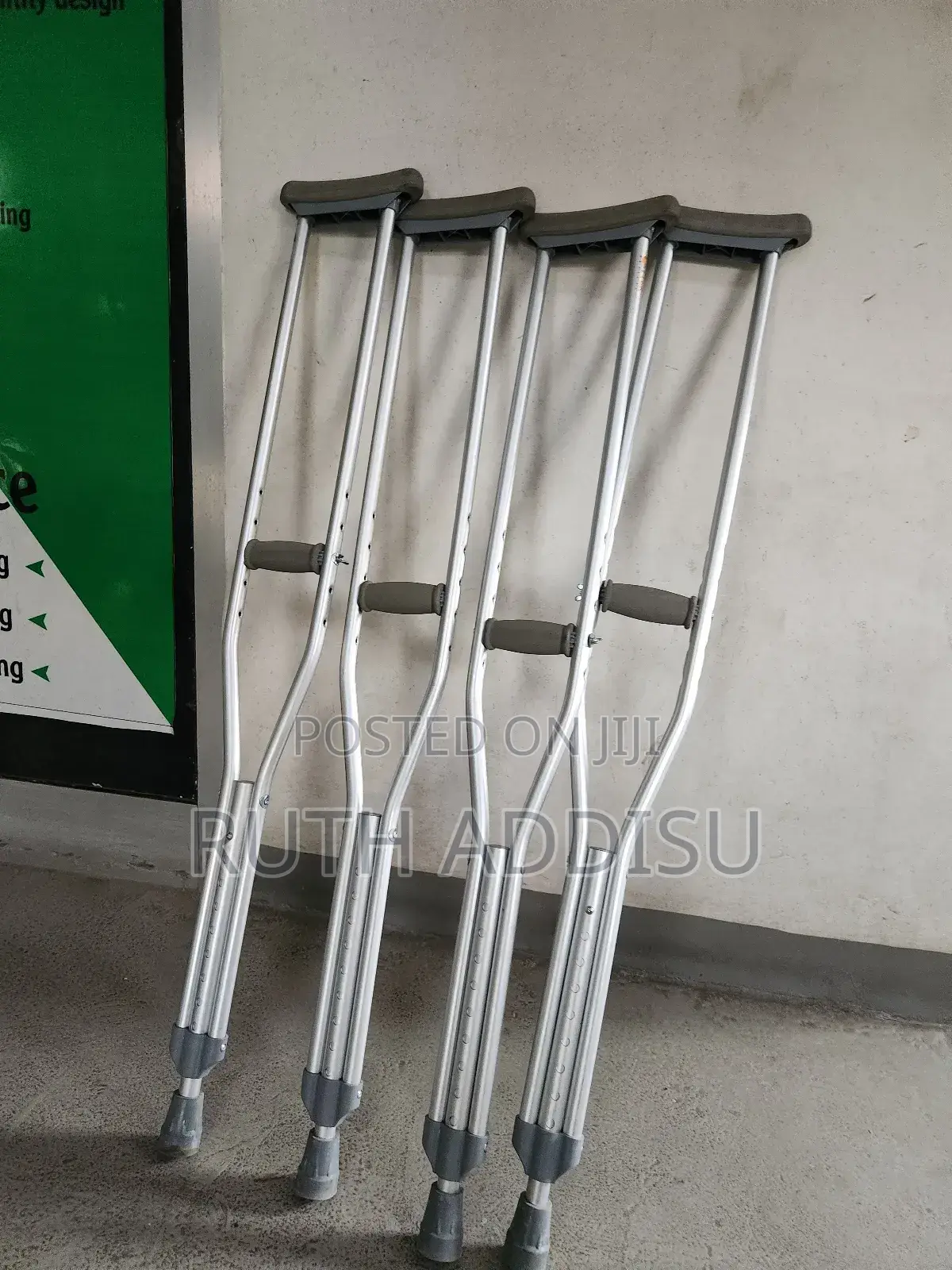 Crutches前面axillary Bilateral Crutches米酒crutches因素crutches