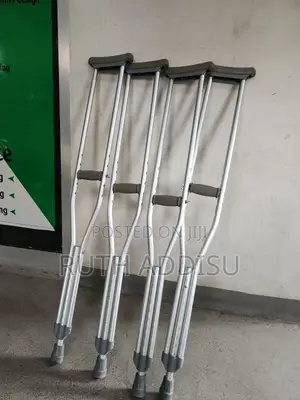 Photo - Crutches前面axillary Bilateral Crutches米酒crutches因素crutches