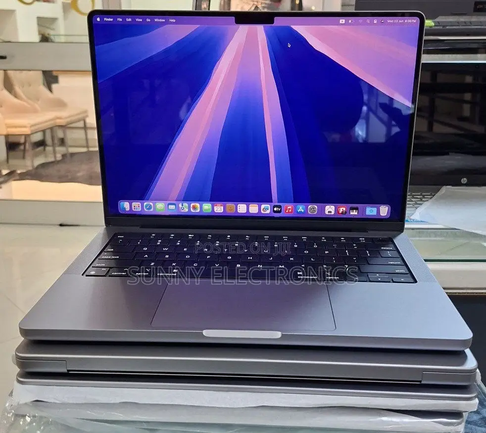 New Laptop Apple MacBook Pro M1 16GB Apple M1 Pro SSD 1T
