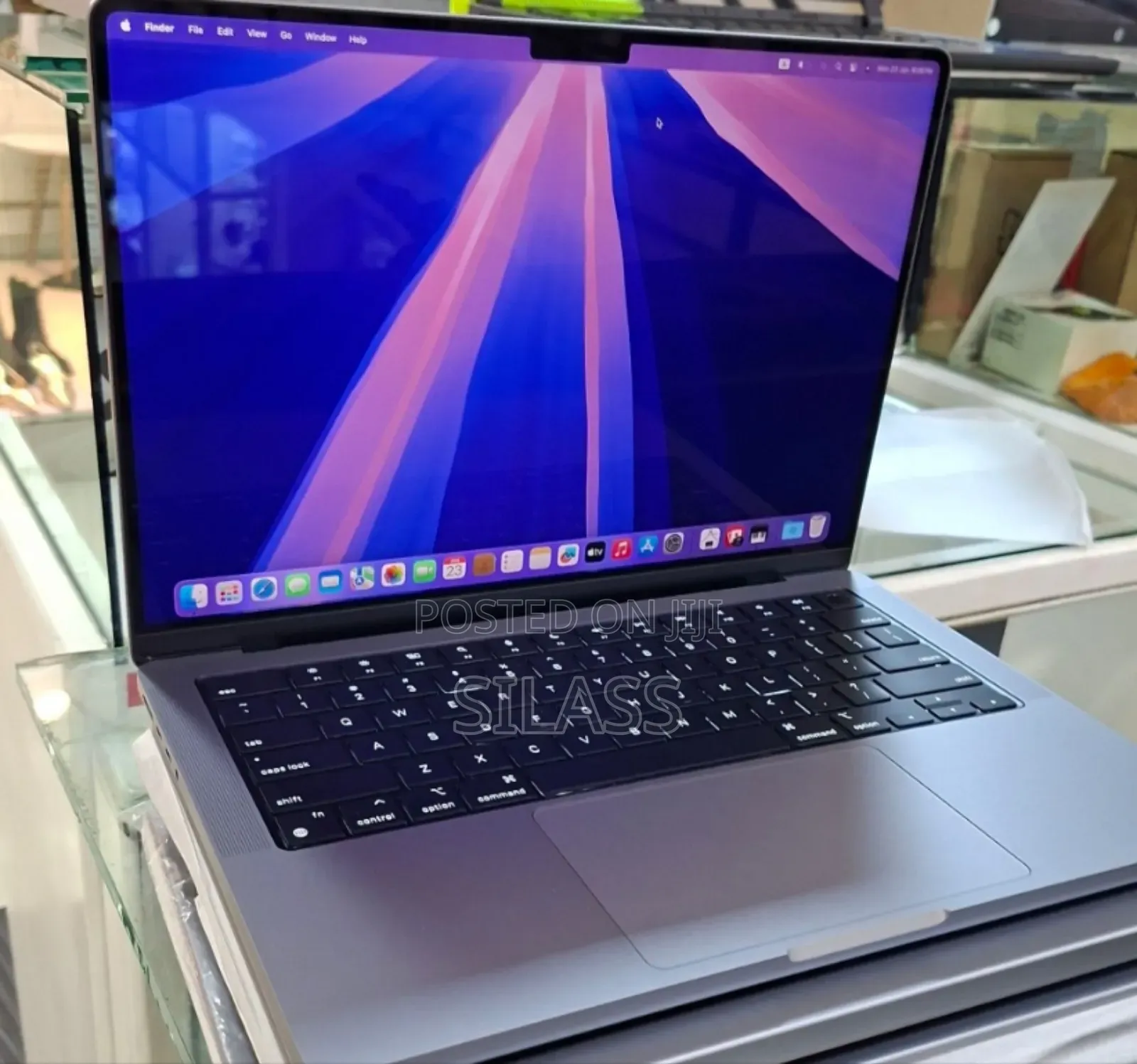New Laptop Apple MacBook Pro M1 16GB Apple M1 Pro SSD 1T