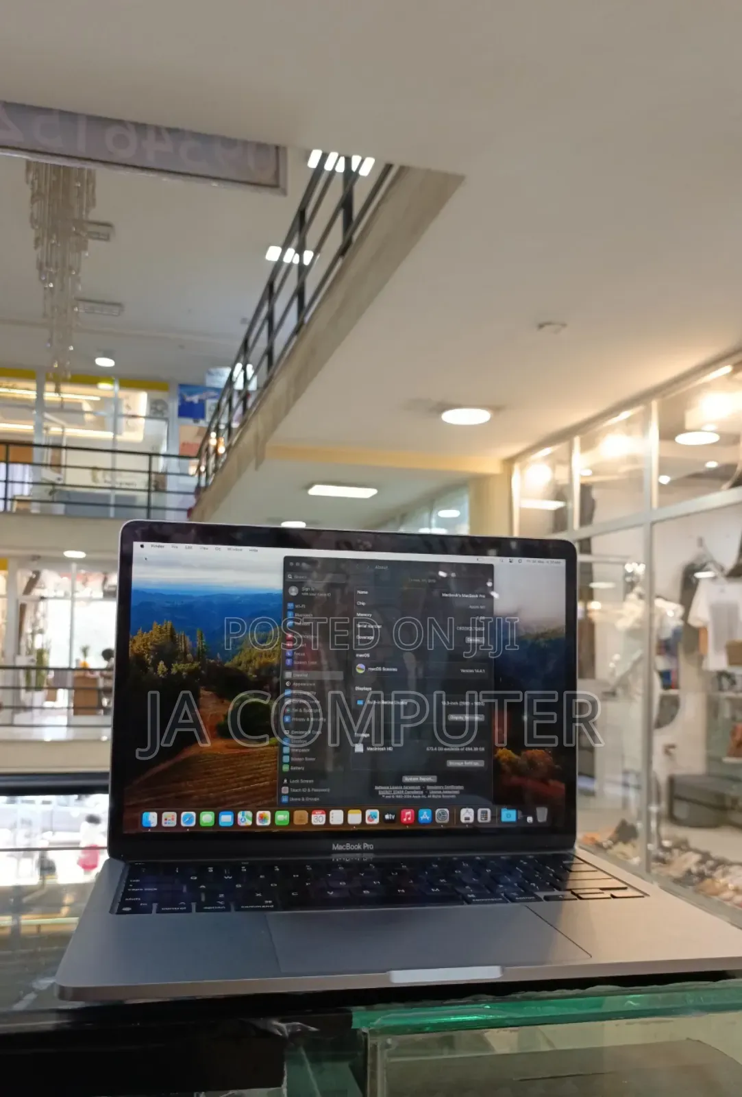 New Laptop Apple MacBook Pro 2022 M2 8GB Apple M2 SSD 256GB