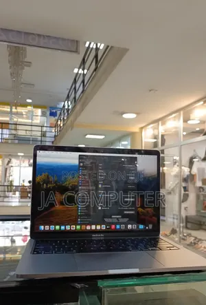 Photo - New Laptop Apple MacBook Pro 2022 M2 8GB Apple M2 SSD 256GB