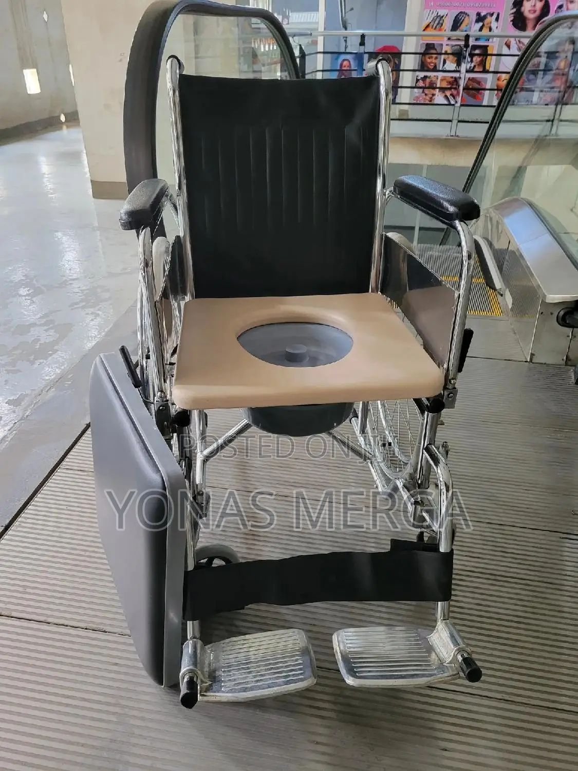 Wheelchair and a Portable Toilet机ذwheelchair塔ؤwheelchair