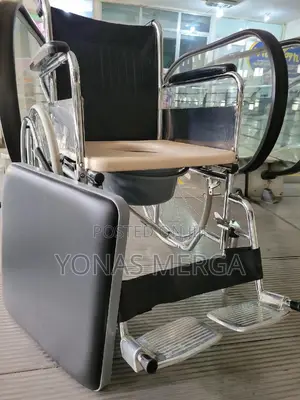 Photo - Toilet Wheelchairس人popo#هcommode,Shower Chair| Toilet Raiser