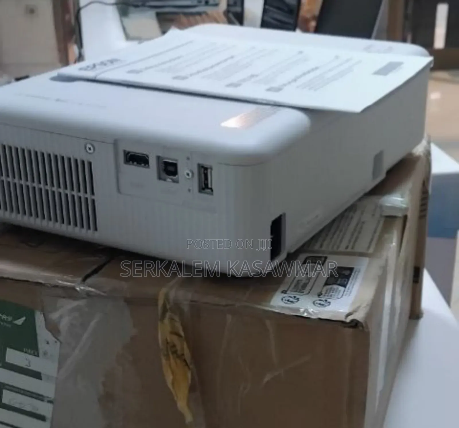 Brand New Epson Projector Co-W01 With Remote An