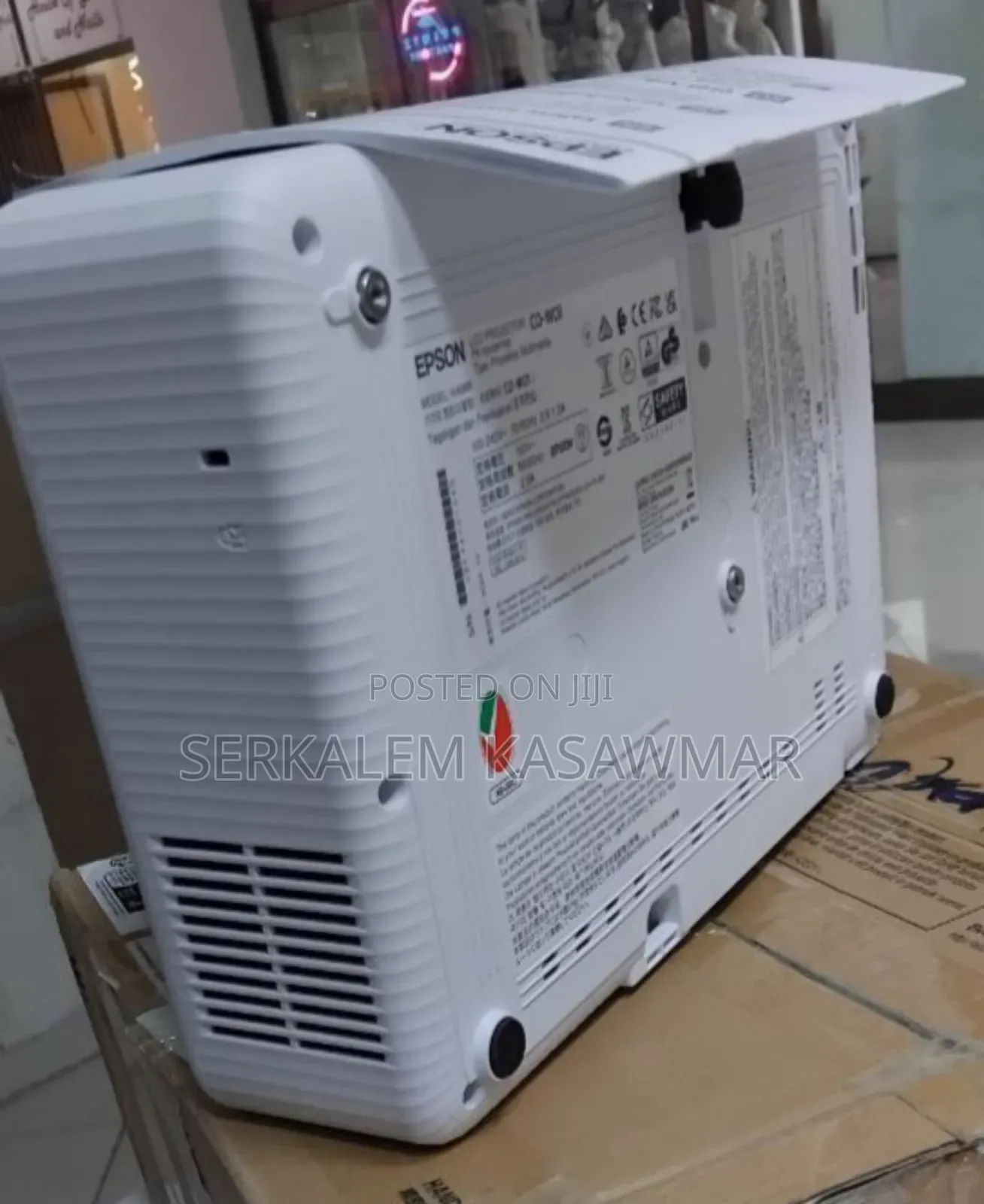 Brand New Epson Projector Co-W01 With Remote An