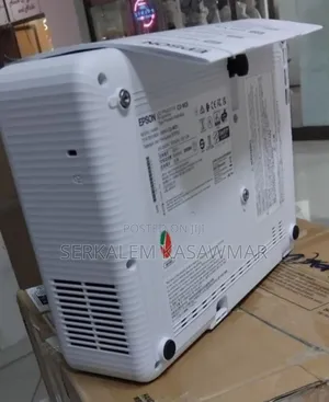 Brand New Epson Projector Co-W01 With Remote An