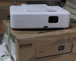 Brand New Epson Projector Co-W01 With Remote An