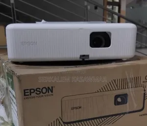 Brand New Epson Projector Co-W01 With Remote An