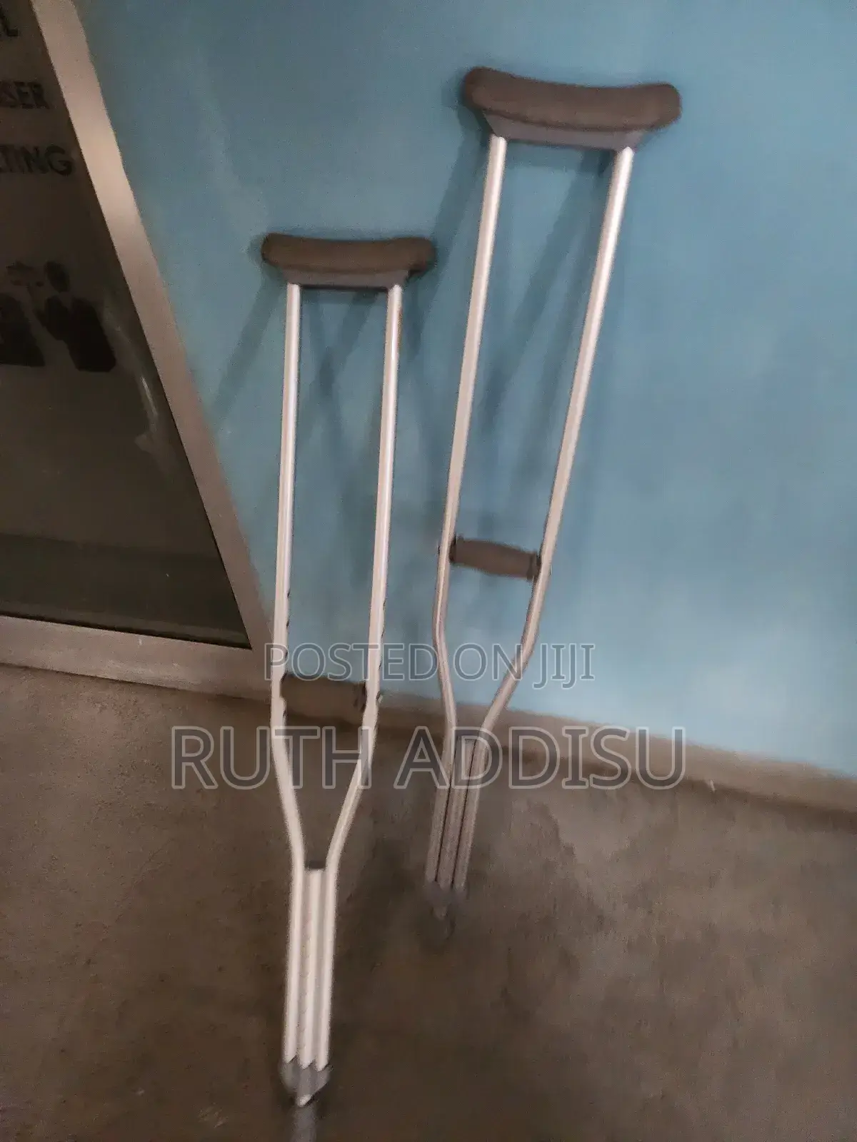 Crutches因而almunium Axillary Crutches災難bilateral Crutches New