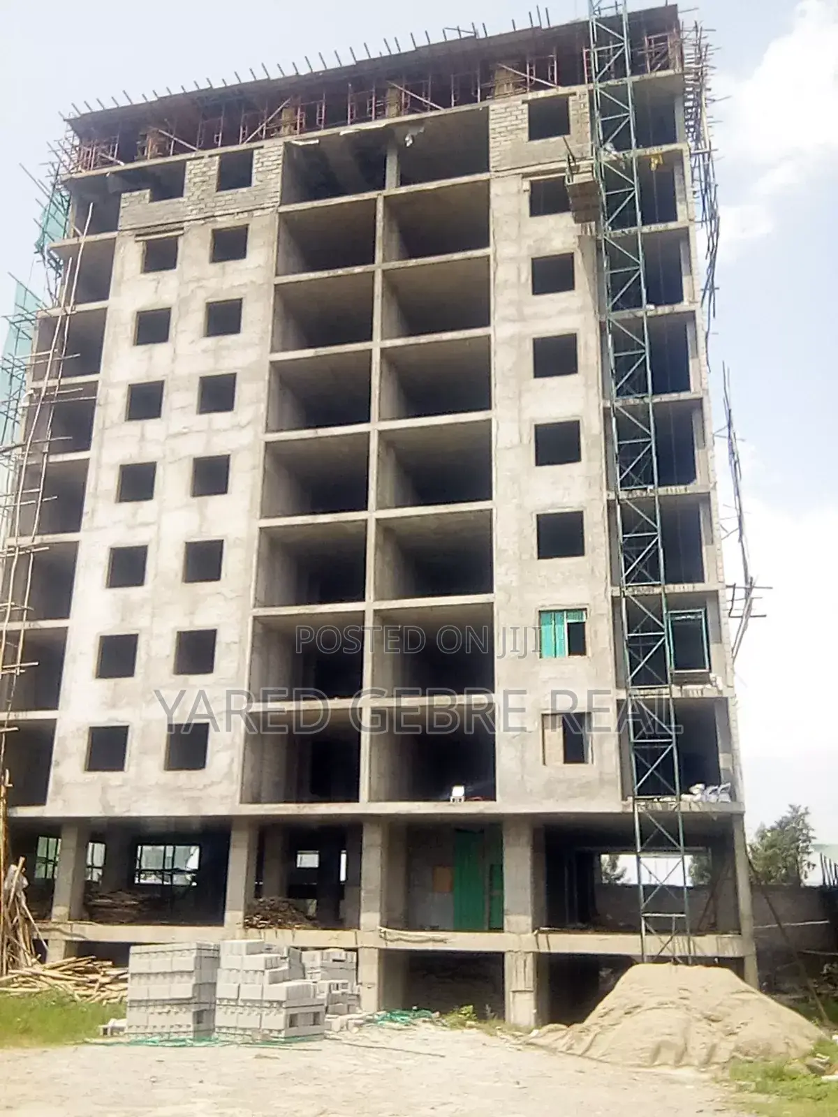 2bdrm Apartment in Royal Estate, Yeka for sale