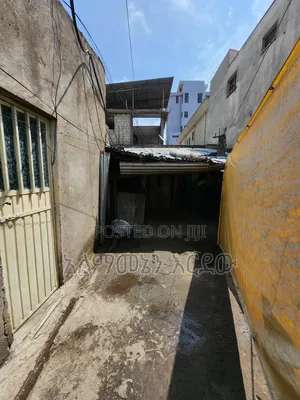 6bdrm House in G+2 መሰረት, Bole for sale