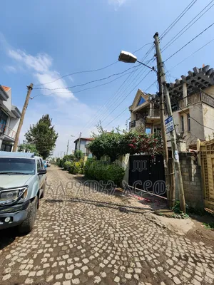 6bdrm House in G+2 መሰረት, Bole for sale