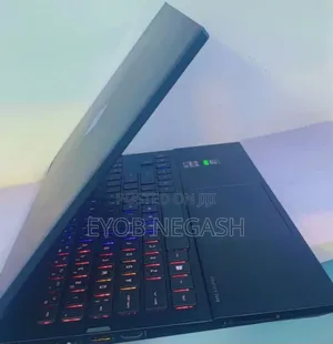 New Laptop HP Omen 15 16GB AMD Ryzen 7 SSD 1T