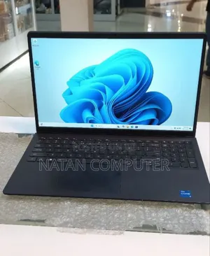 Photo - New Laptop Dell Vostro 3520 8GB Intel Core I5 SSD 1T