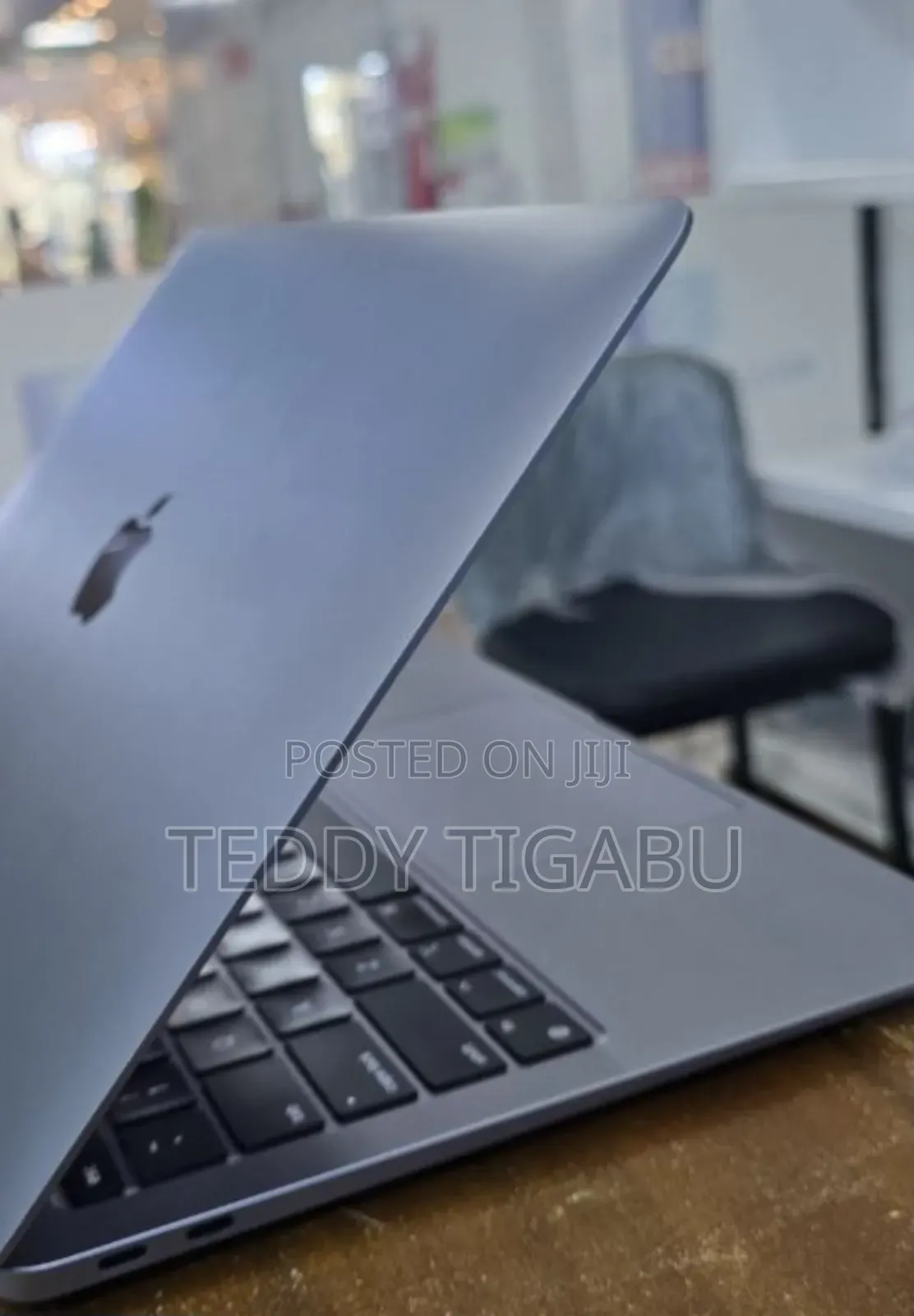 New Laptop Apple MacBook 2020 8GB Apple M1 SSD 256GB