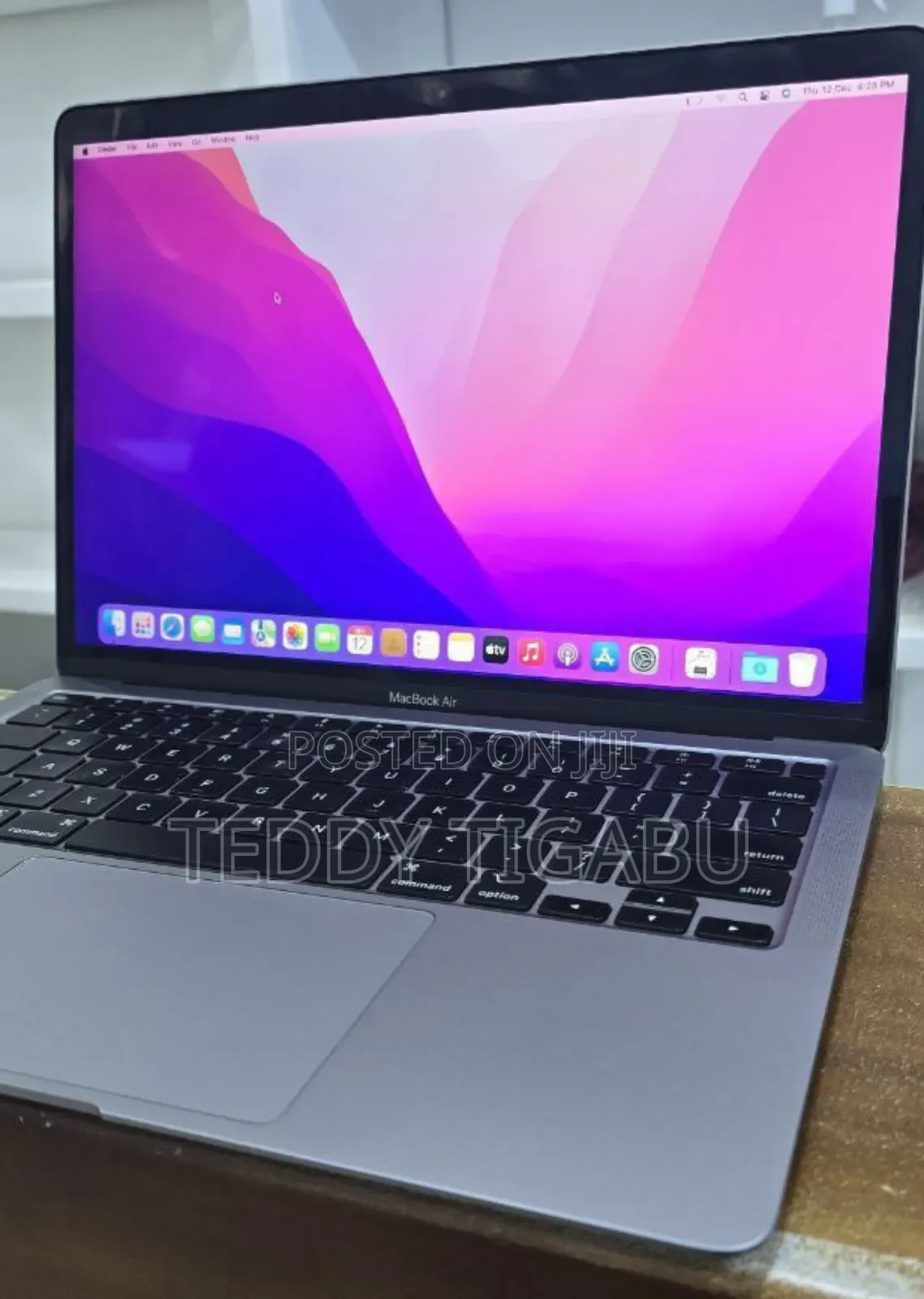New Laptop Apple MacBook 2020 8GB Apple M1 SSD 256GB
