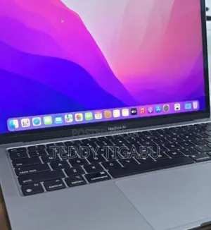 New Laptop Apple MacBook 2020 8GB Apple M1 SSD 256GB