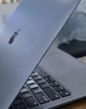 New Laptop Apple MacBook 2020 8GB Apple M1 SSD 256GB