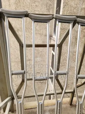 Photo - Crutches波音axillary Crutches鎮靜crutches什天crutches姦情crutches