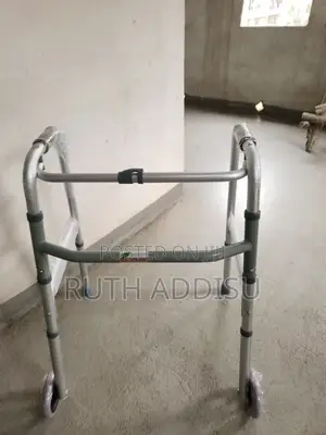 Photo - Walker Medical起火almunium Medical Walker出生medical Walking Aid