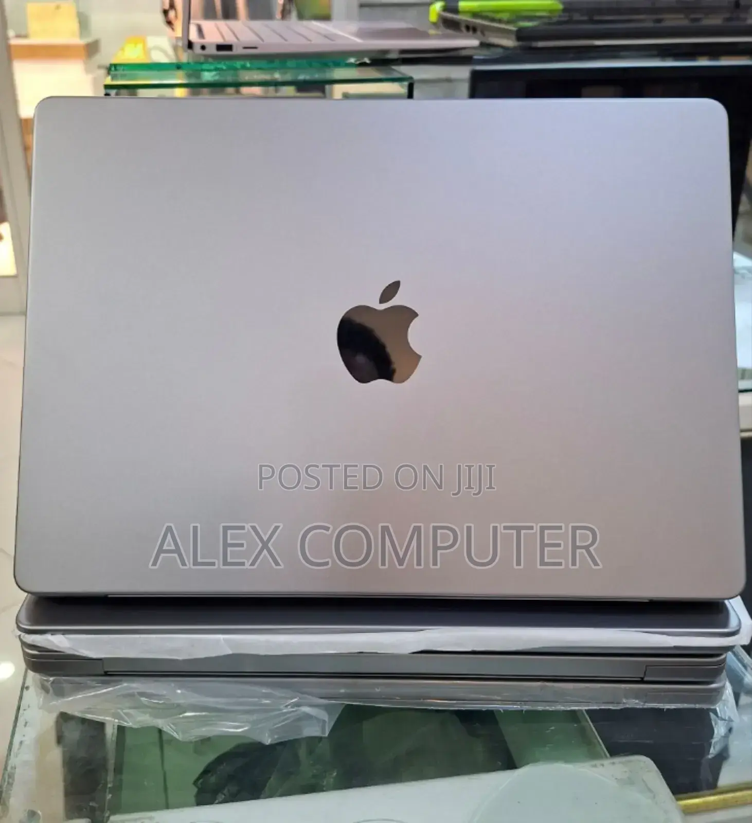 New Laptop Apple MacBook Pro M1 16GB Apple M2 SSD 1T