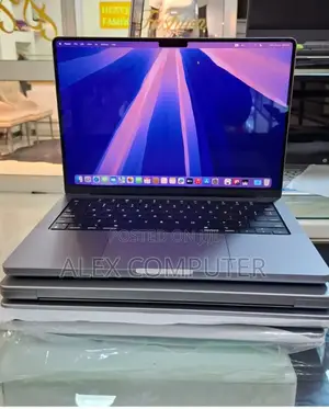 New Laptop Apple MacBook Pro M1 16GB Apple M2 SSD 1T