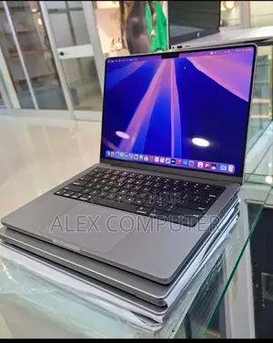 New Laptop Apple MacBook Pro M1 16GB Apple M2 SSD 1T